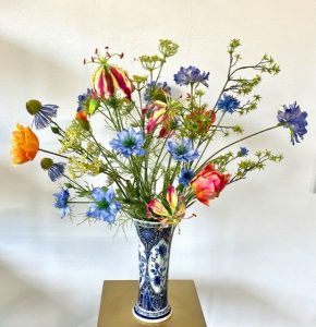 Uitbundig blauw kunstboeket 