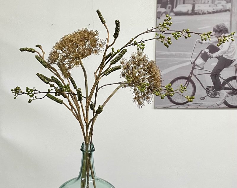 Stoer naturel siertakken boeket