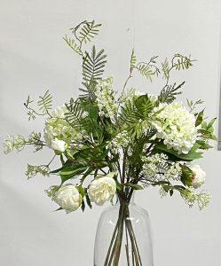 Kunstbloemen boeket met witte hortensia 