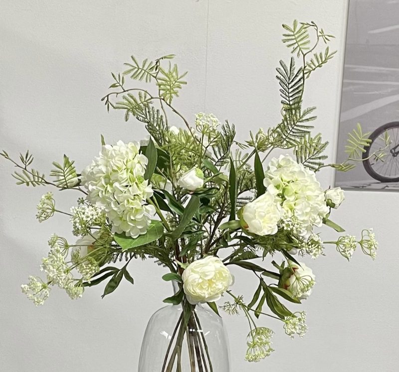 Kunstbloemen boeket met witte hortensia