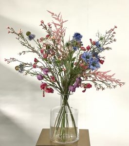 Veldboeket met roze/blauwe kunstbloemen
